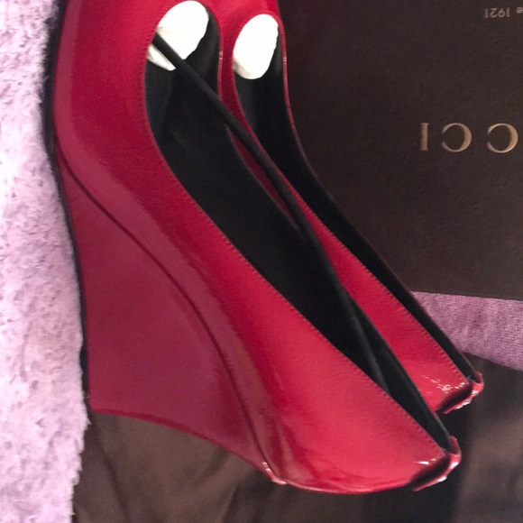 Gucci Authentic Carpet Red Wedge Heels 39 - Picture 4 of 8